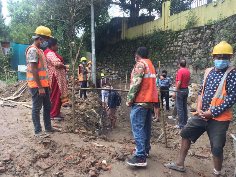रोजगारी गुमाएका लाखौंलाई सरकारले सहयोग गर्नुपर्ने
