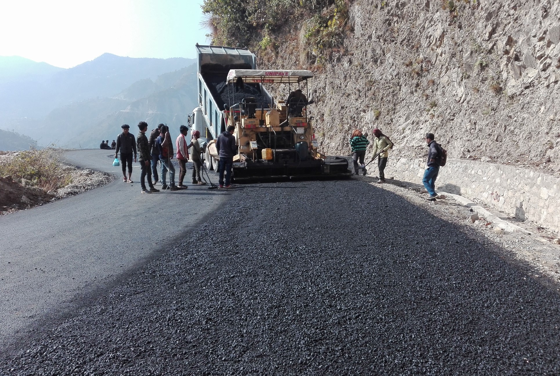 कान्ति राजमार्ग चालू आवभित्रै कालोपत्र सकिने