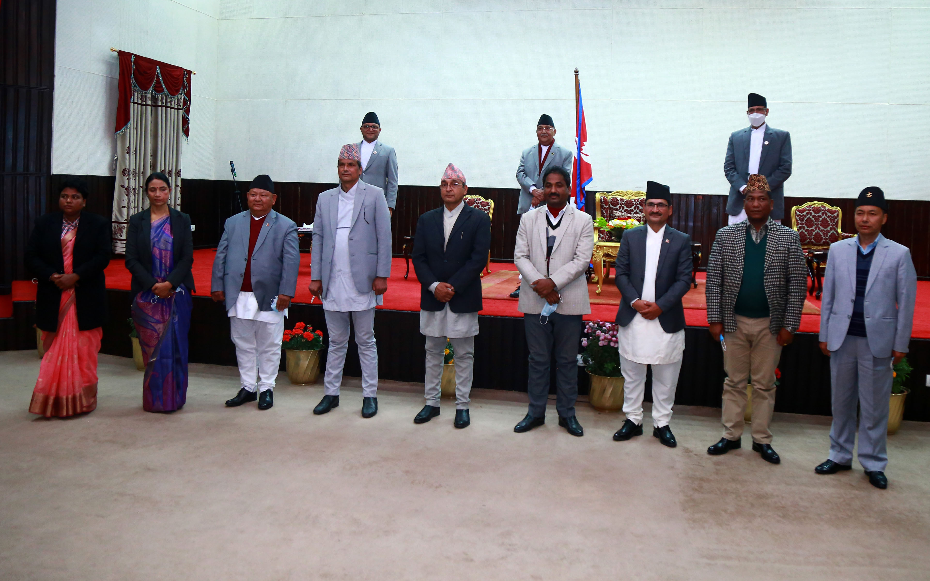ओलीप्रतिको मोह  : पदबाट हटाइँदा पनि जगत विश्वकर्मा र मोतीलाल दुगडले छाडेनन् साथ 