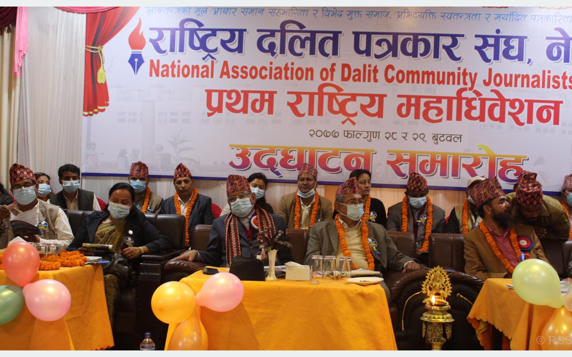 संविधान बचाउन शान्तिपूर्ण आन्दोलन : प्रचण्ड