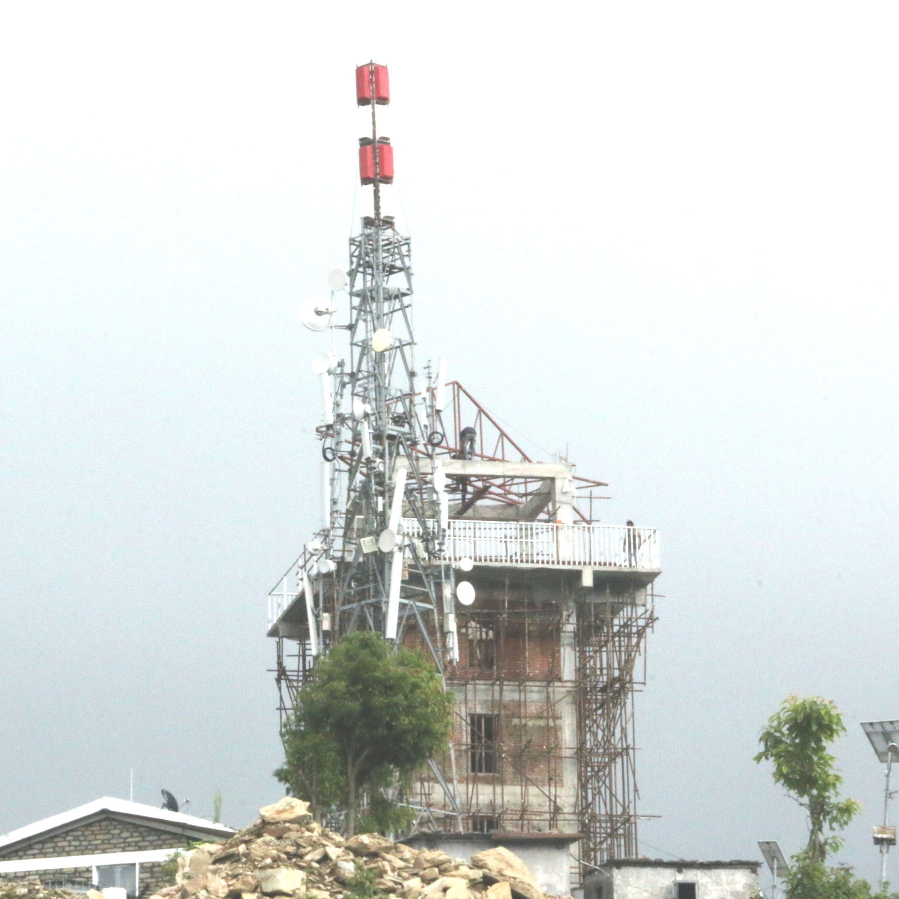 पर्यटकीयस्थलमा उद्यान निर्माण