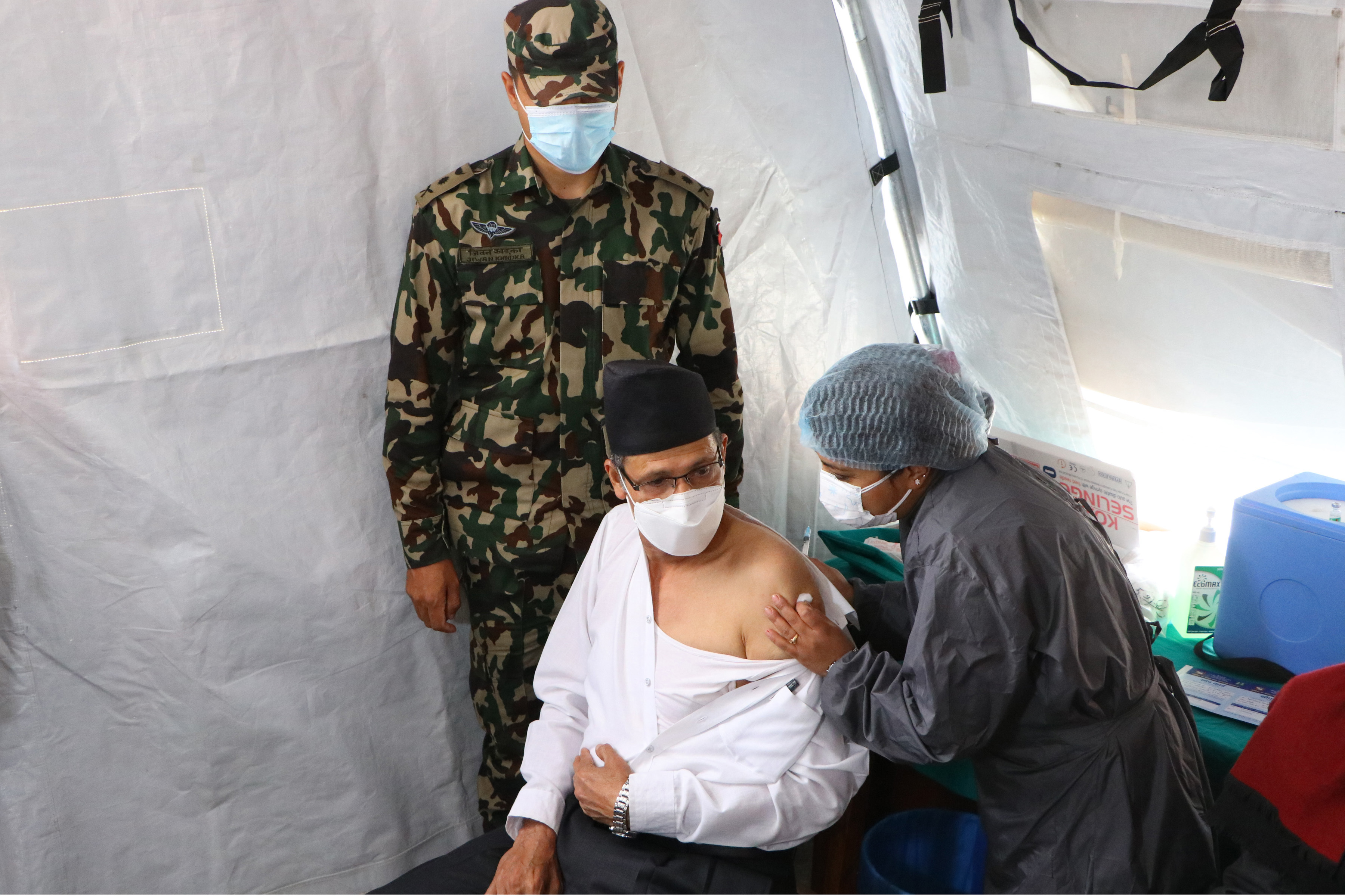 निर्धक्क भएर कोभिडविरुद्धको खोप लगाउन नेताहरुको अपिल 