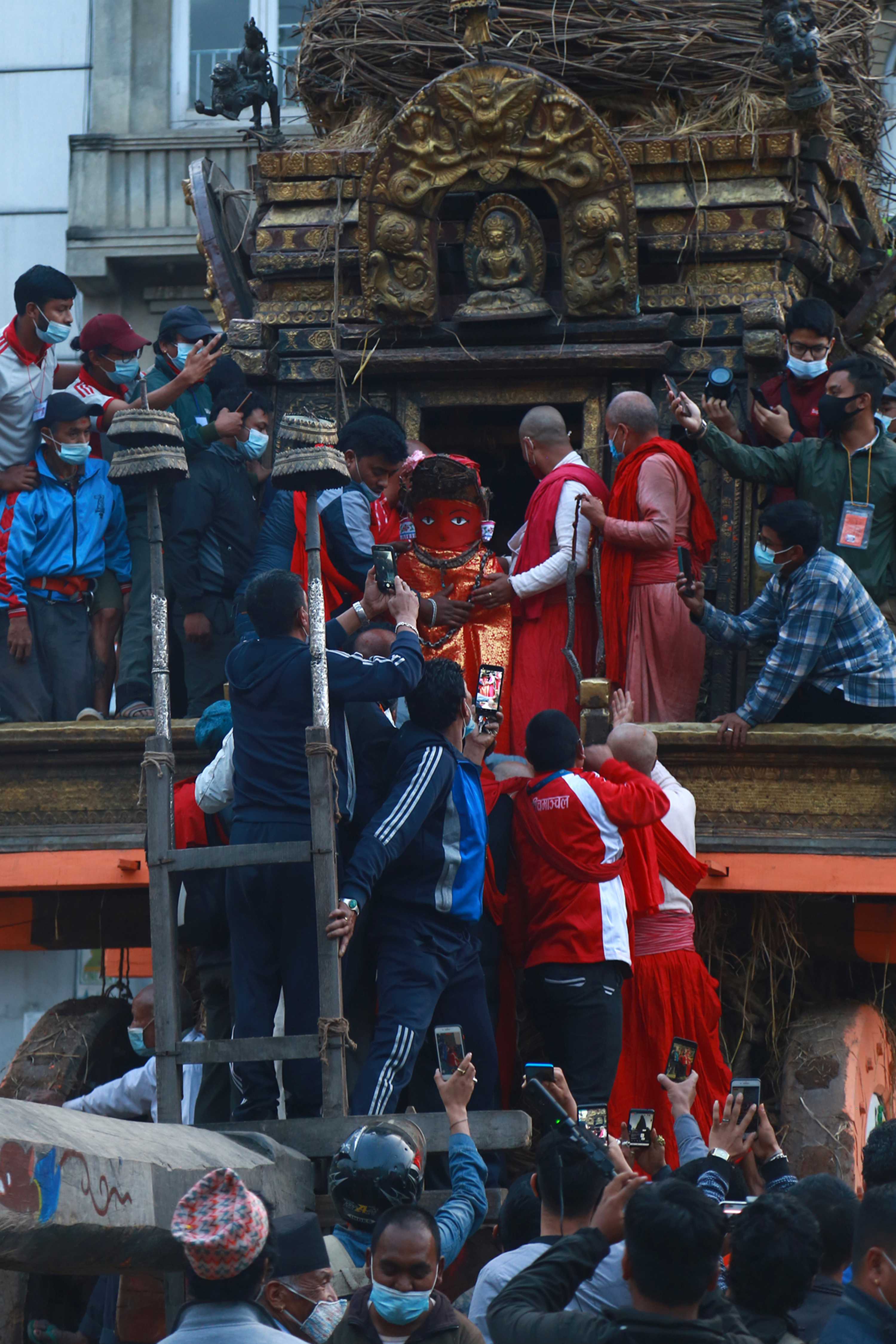 रातो मच्छिन्द्रनाथको रथारोहण