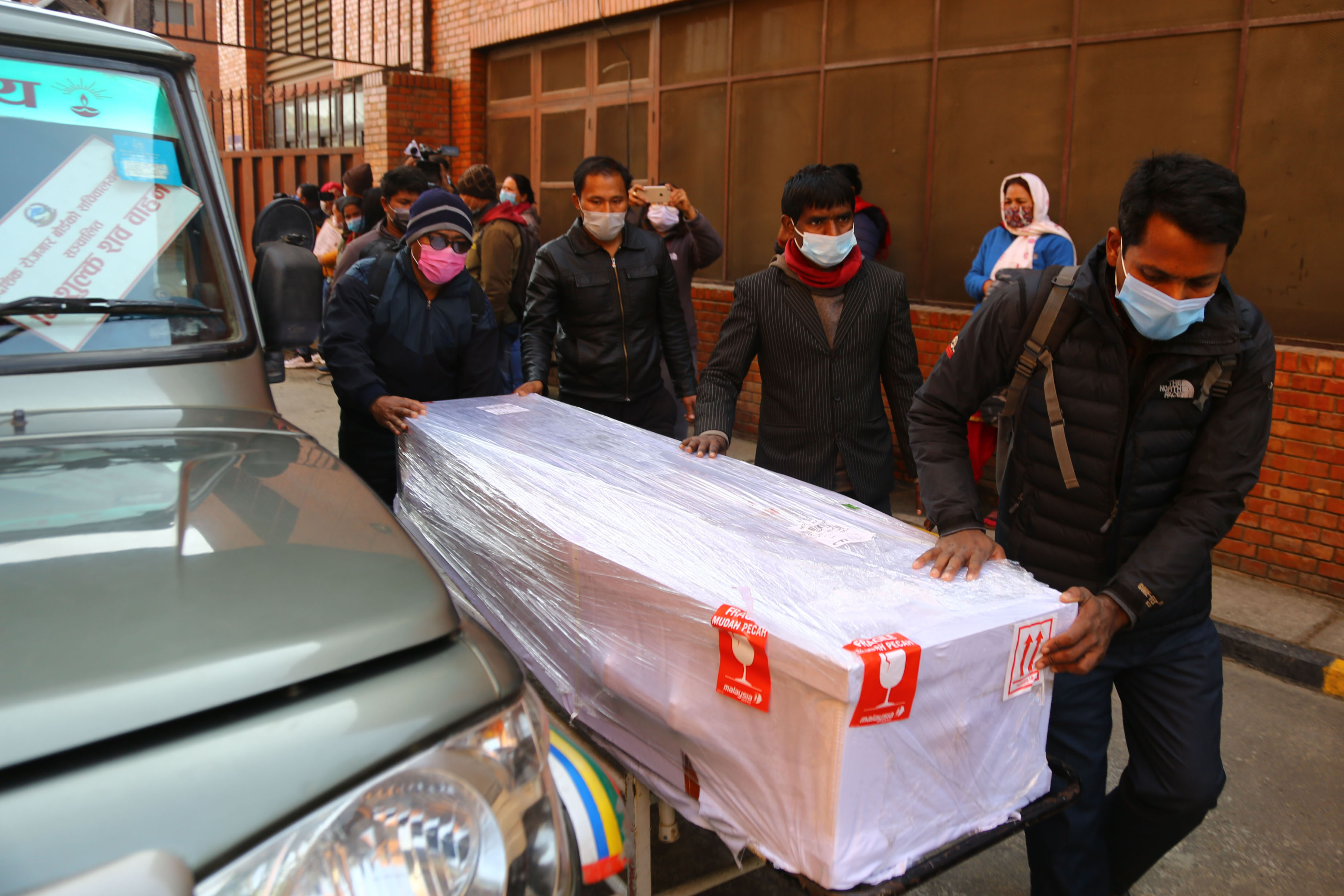 मलेसियाबाट २४ शव नेपाल ल्याइयो