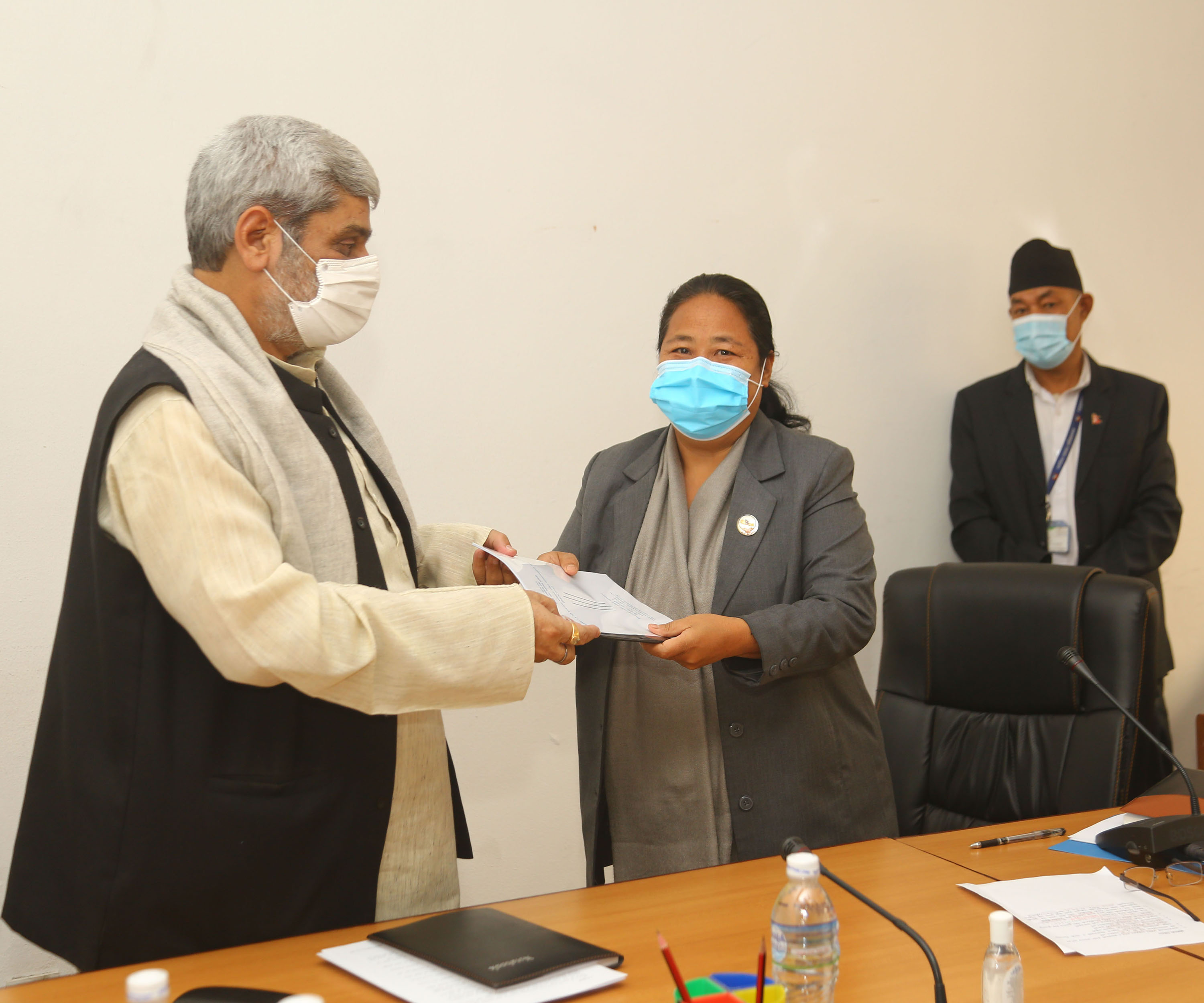 कोरोना संक्रमण बढेपनि लकडाउन गर्ने सरकारको योजना छैन : मन्त्री त्रिपाठी