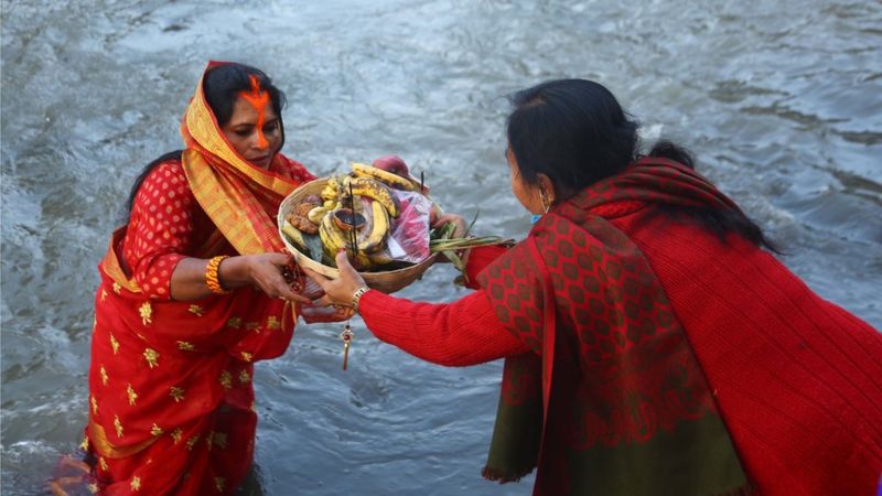 उदाउँदो सूर्यलाई अर्घ दिई छठ पर्व सम्पन्न