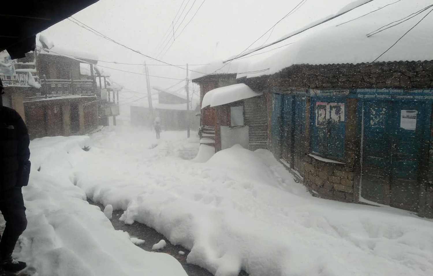 हुम्लामा हिमपात, हवाई उडान अवरुद्ध