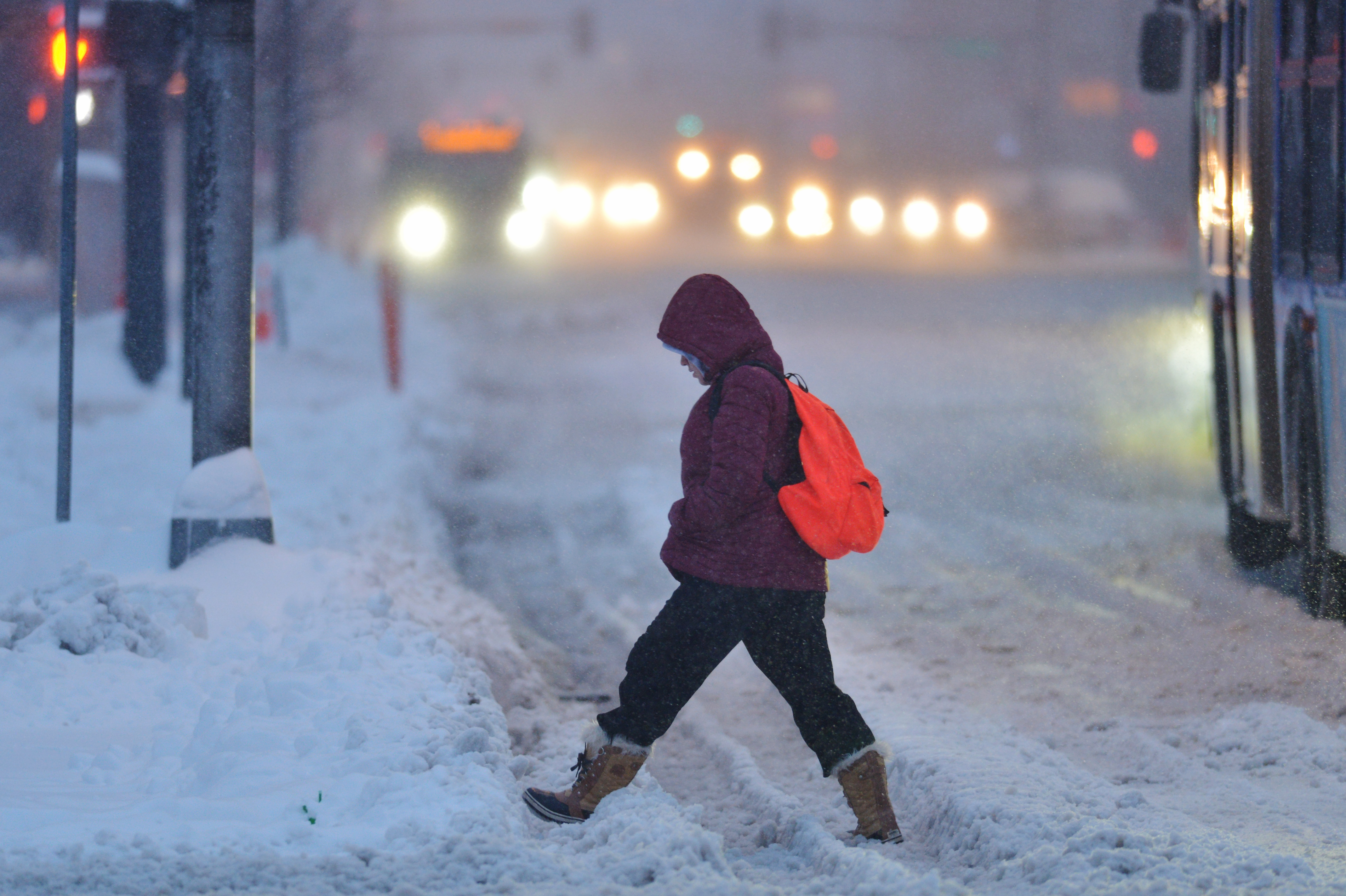हिमपातका कारण डेन्भरमा दुई हजार उडान रद्द
