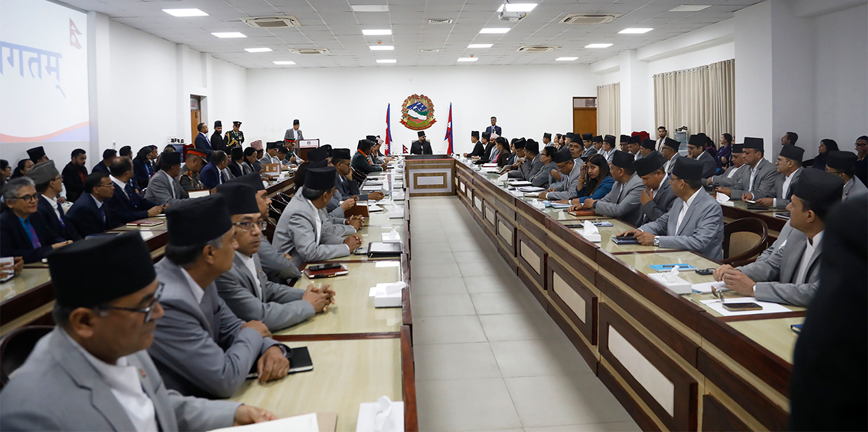 कर्मचारी नेतृत्वलाई प्रधानमन्त्री शाहले भने,  ‘मन्त्रीहरूलाई नपढाउनुस्, सरकारको स्प्रिटमा काम गर्नुस्’