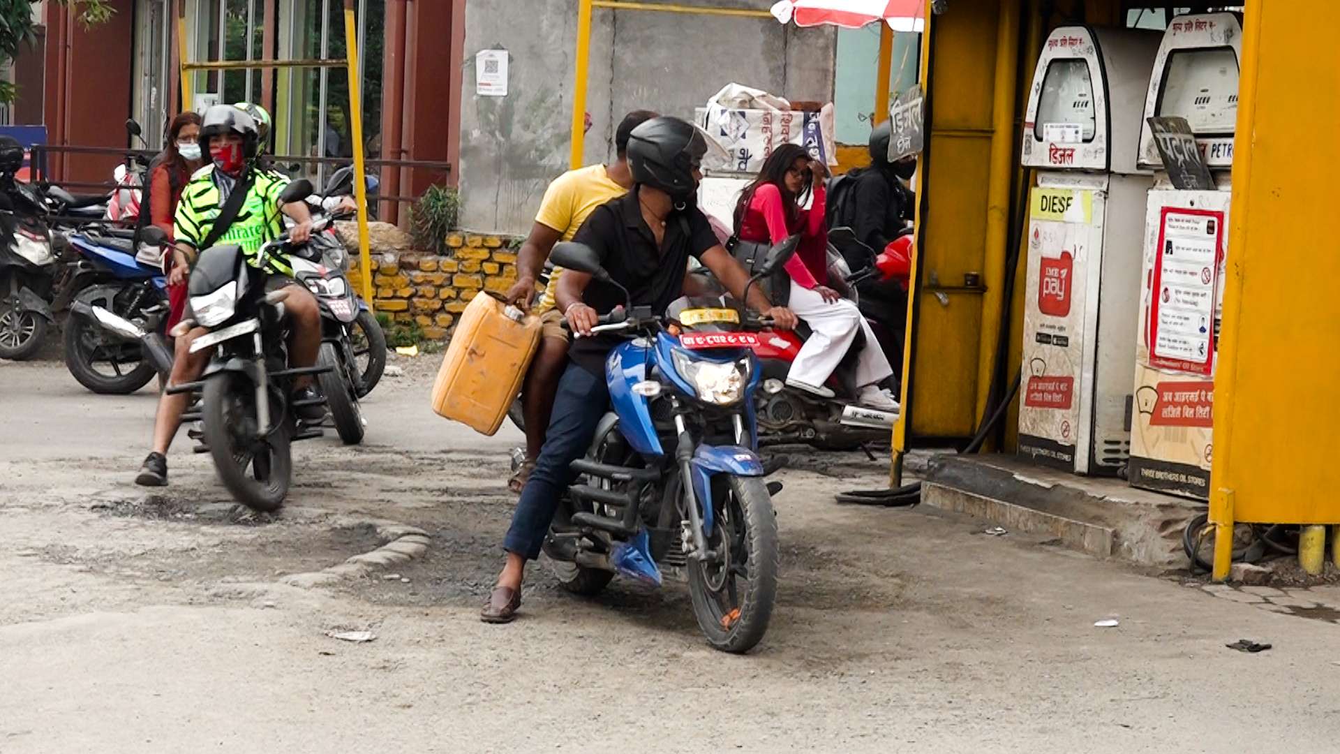 पेट्रोलियम बिक्रीमा १५ दिनमा ७ अर्ब ८१ करोड रुपैयाँभन्दा बढी घाटा 