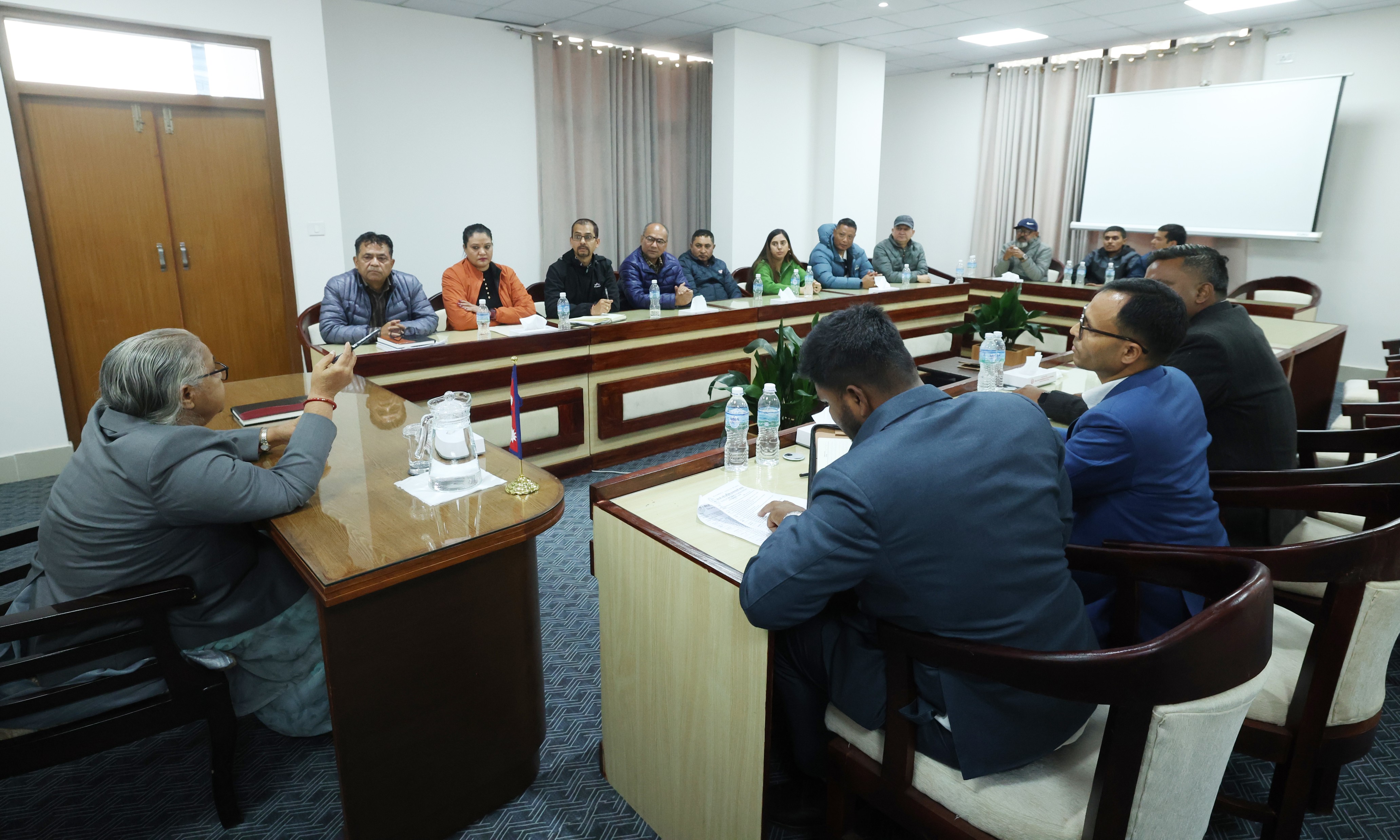 प्रधानमन्त्री कार्कीले गरिन् जेनजी आन्दोलनमा सहादतप्राप्त शहिदका परिवारसँग छलफल