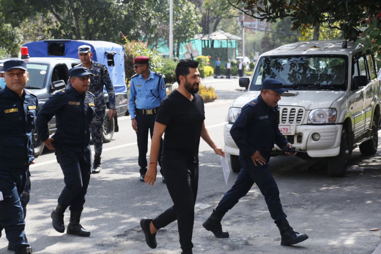 जाँचबुझ आयोगले लियो रास्वपाका सभापति लामिछानेसँग बयान 