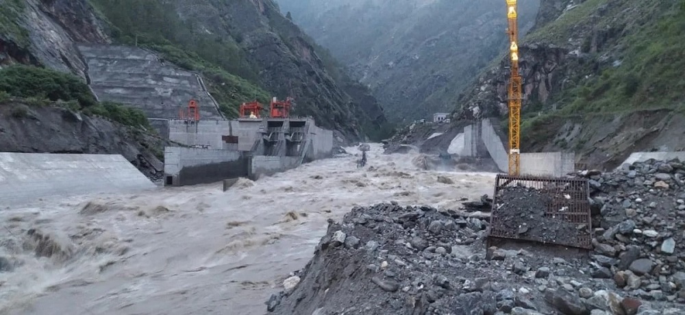 भोटेकोशीको बाढीले रसुवागढी आयोजनामा व्यापक क्षति, ९३ जना अझै सम्पर्कविहीन
