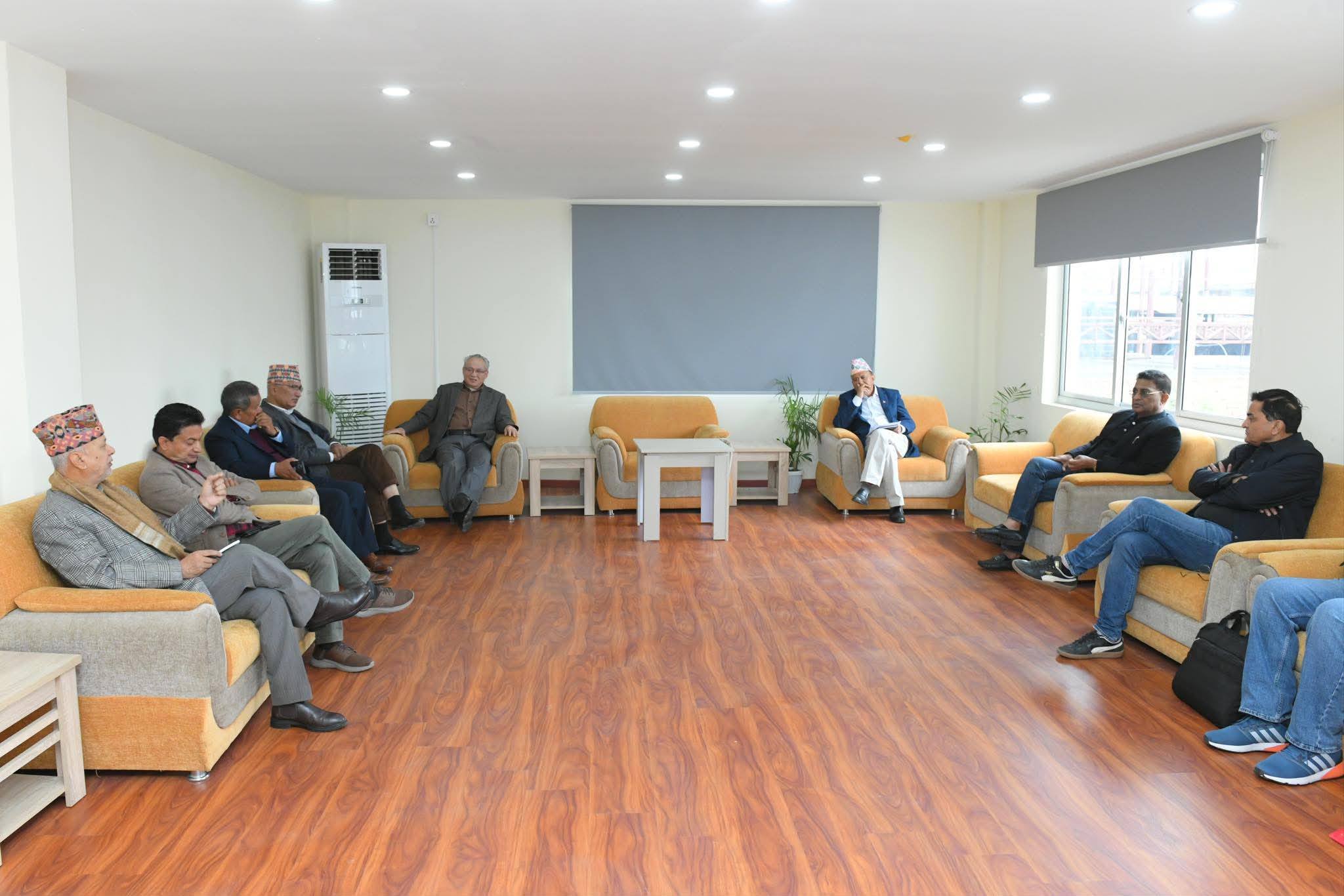 अध्यक्ष ओली पक्राउको कानुनी तथा राजनीतिक रूपमा सशक्त प्रतिवाद गर्ने एमालेको निर्णय