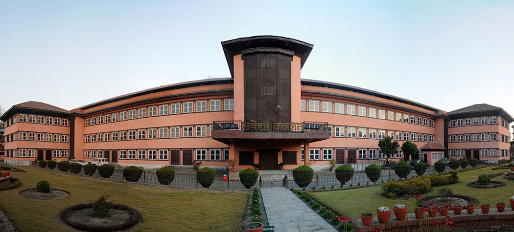 गिरिजाप्रसाद कोइरालालाई जस्तो विघटन अधिकार अहिलेका प्रधानमन्त्रीलाई नभएको जिकिर