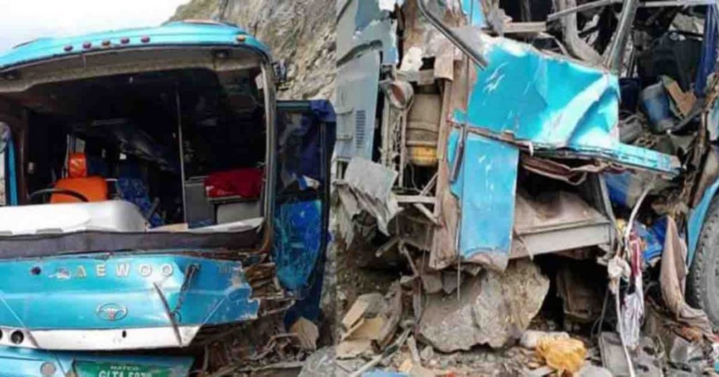 गुडिरहेको गाडीमा बम विष्फोट, चिनियाँ नागरिकसहित १२ को मृत्यु