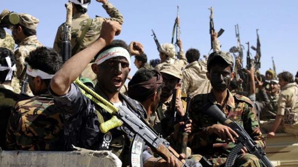 साउदी अरेबिया नेतृत्वको सेनाद्धारा यमनका हुथी विद्रोहीको सैन्य शिविरमा आक्रमण