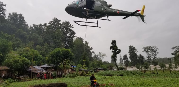 नेपाली सेनाको हवाई सेवाः धेरैको बच्यो ज्यान