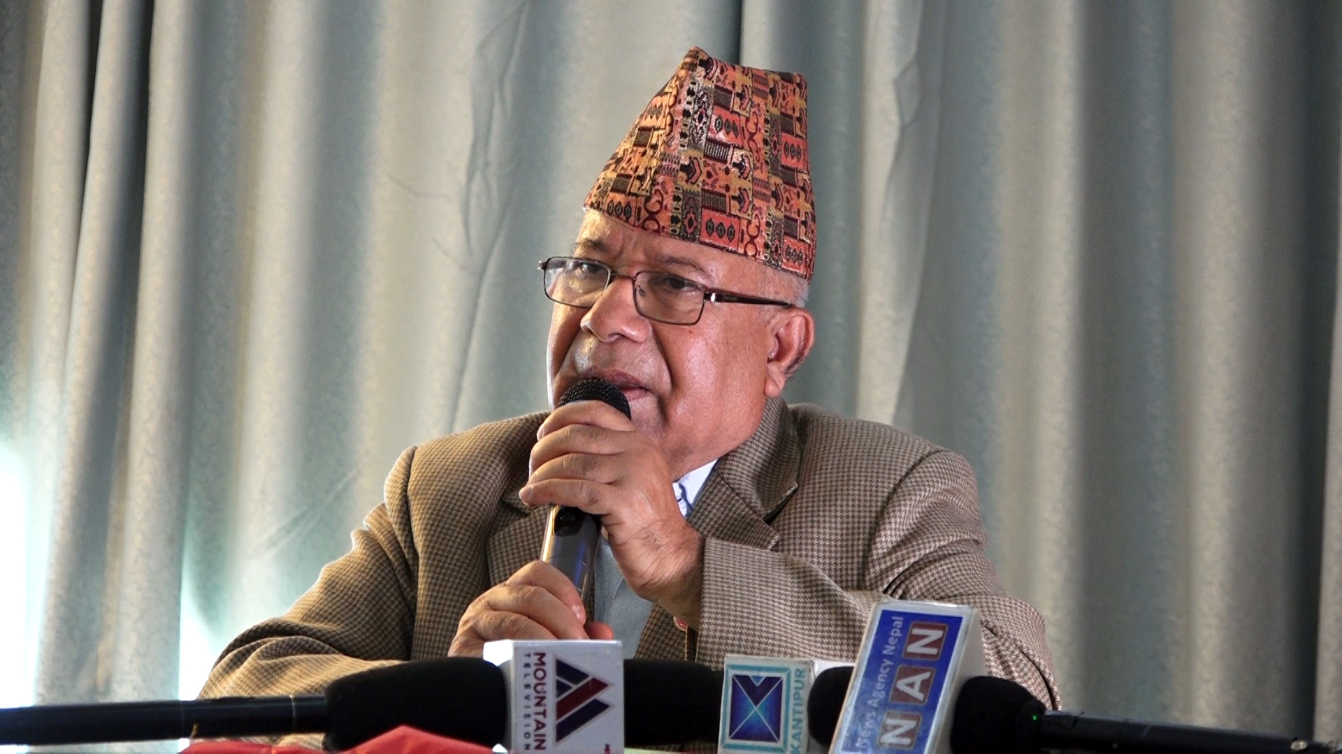 कांग्रेस, माओवादीका उम्मेदवारलाई जिताउनुपर्छ, वडामा पनि सहमति जुटाउँछौँ : माधव नेपाल 