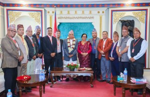राष्ट्रपति पौडेललाई दोलखा भीमेश्वर मन्दिरको महाप्रसाद प्रदान 