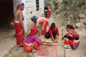 पराल र केराको पातबाट गुन्द्री, महिलाहरुका लागि आत्मनिर्भरको माध्यम