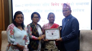 जेनजी शहीद विनोद महर्जनको परिवारलाई ललितपुर महानगरको ५ लाख सहयोग 