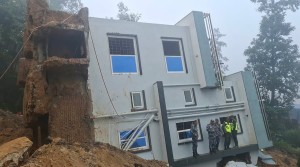 ललितपुर महानगरपालिका–२४ धापाखेलमा पहिरोसँगै ढल्यो घर 