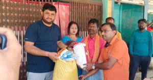 आगलागी पीडितलाई रोटरी क्लब अफ नवलपरासीको राहत