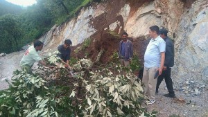 जताततै पहिरो : ४५ सडकखण्ड अवरुद्ध