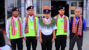 भाटभटेनीको तोडफोडमा प्रतिकार गर्ने सुरक्षाकर्मी ५ लाख नगद र पाँच ग्रेड बढुवासहित सम्मानीत