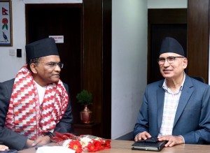 अर्थमन्त्री र नवनियुक्त गभर्नर पौडेलबीच भेटघाट