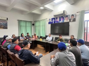 शिक्षकको माग सम्वोधन गराउन गगन थापा र विश्वप्रकाशले लिए पहलकदमी