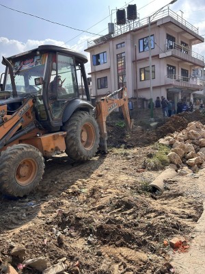 डोजरले खसालेको ढुंगाले लाग्दा ६ वर्षका बालकको मृत्यु