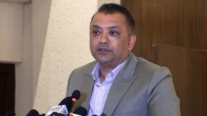 बिचौलियाको पहुँच प्रधानमन्त्रीको बेडरूमसम्म छ : गगन थापा