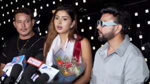 दुर्गेश थापाको ‘झुम्का हरायो’को  प्रिमियर भव्यताका साथ सम्पन्न
