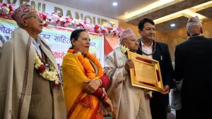 साहित्यकारद्वय त्रिपाठी र चालिसेलाई गोकर्णेश्वर नगर साहित्य पुरस्कार