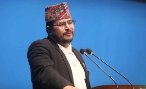 सरकारी कर्मचारीले राजनीति गर्दासम्म शिक्षा अगाडि बढ्न सक्दैन : सांसद शाही