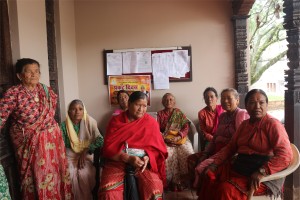 ललितपुर महानगर वडा नंं.२७ का ज्येष्ठ नागरिक ज्येष्ठ नागरिक भत्ता बुझ्दै