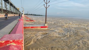 कोशी ब्यारेजमा पानीको बहाव एक लाख ६५ हजार क्युसेक प्रतिसेकेण्ड, २३ ढोका खुला