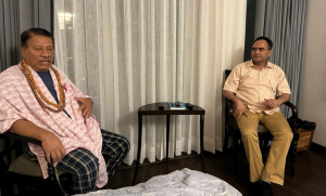 प्रकाशमानको स्वास्थ्यवस्था बुझ्न नेता महर भारतमा