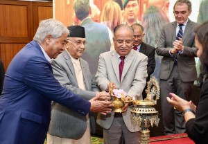 ओली, देउवा र प्रचण्ड एउटै मञ्चमा