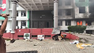कांग्रेस मुख्यालयमा आगजनी