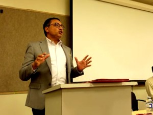 सरकारले लोकतन्त्रको अलिअलि बचेको प्राण पनि नाघ्दैछ : स्वर्णिम वाग्ले