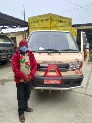 अवैध सामानसहित पिकअप भ्यान प्रहरी नियन्त्रणमा