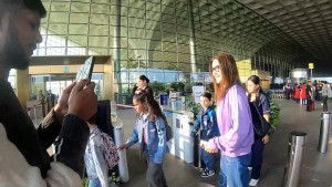 बालबच्चा सम्हाल्दै सन्नी लियोन