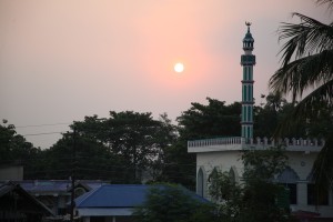 इस्लाम धर्मावलम्बीले आज ईद उल फित्र मनाउँदै 