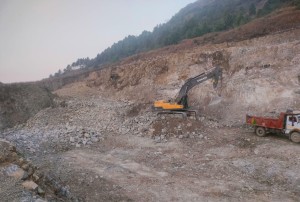 चुनढुङ्गा खानी अवैध सञ्चालन, उत्खनन कार्य रोकियो 