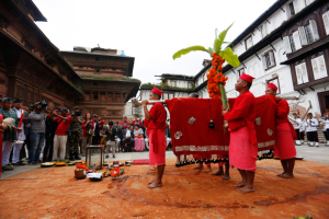टुँडिखेलमा सेनाद्वारा फूलपाती बढाइँ गरिँदै