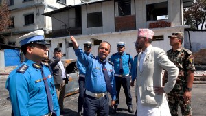 ट्राफिक प्रहरी कार्यालय बग्गीखानाको अनुगमनमा पुगे सञ्चारमन्त्री खरेल