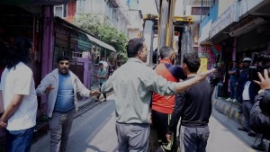 एकता मार्गमा अतिक्रमणगरी बनाइएका संरचना भत्काउन खोज्दा स्थानीयको अवरोध
